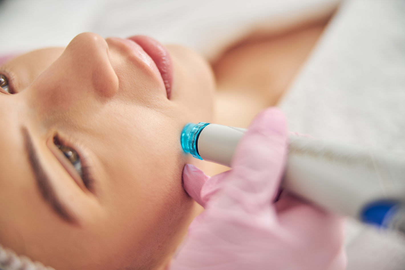 Procedure of hydrodermabrasion performed by a beautician
